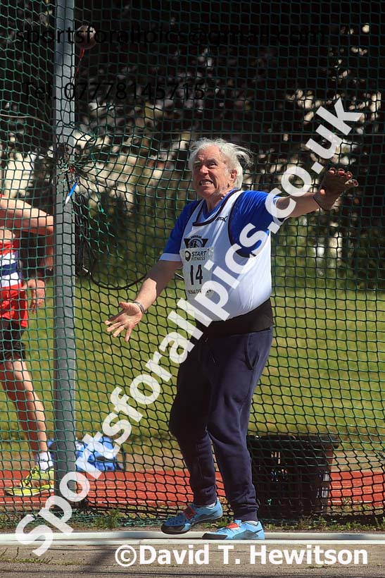 Mens hammer, 2024 NE Masters Track and Field Champs., Monkton Stadium, Jarrow.  Photo: David T. Hewitson/Sports for All Pics